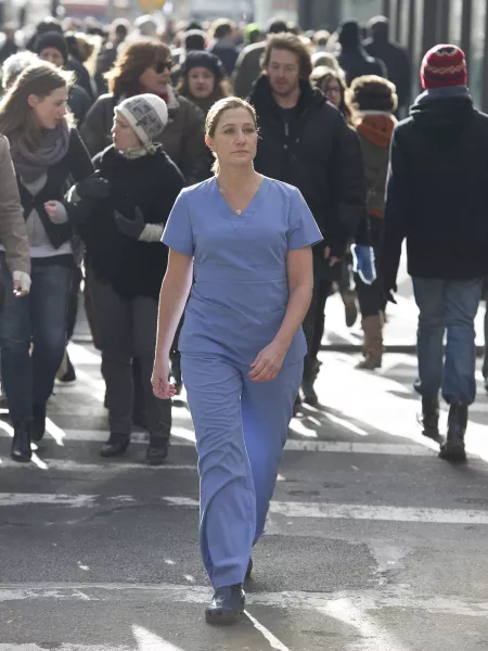 Edie Falco dans la série Nurse Jackie.