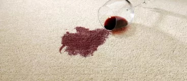 Une moquette tachée avec du vin