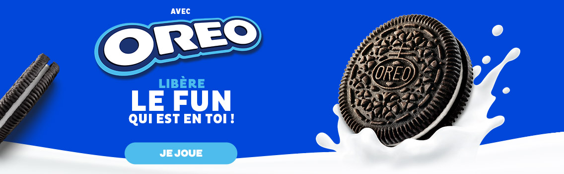 Fond bleu Oreo avec biscuits nus et logo Oreo