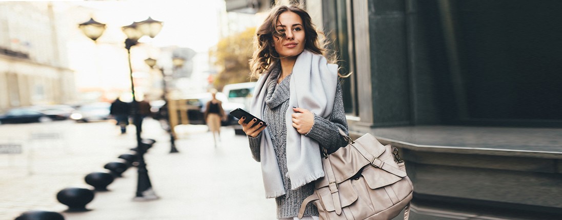 Une femme dans la rue