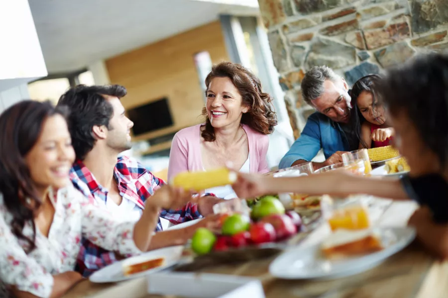 Un repas en famille pour se régaler des recettes de sa grand-mère.