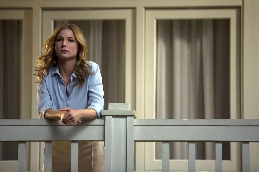 Emily VanCamp dans la série Revenge.