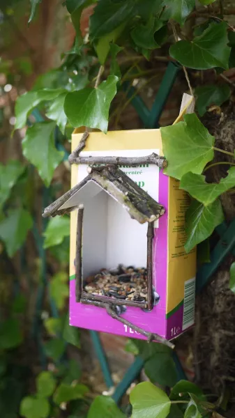 Un DIY de mangeoire à oiseaux recyclée
