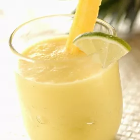 Cocktail ananas, citron vert et coco