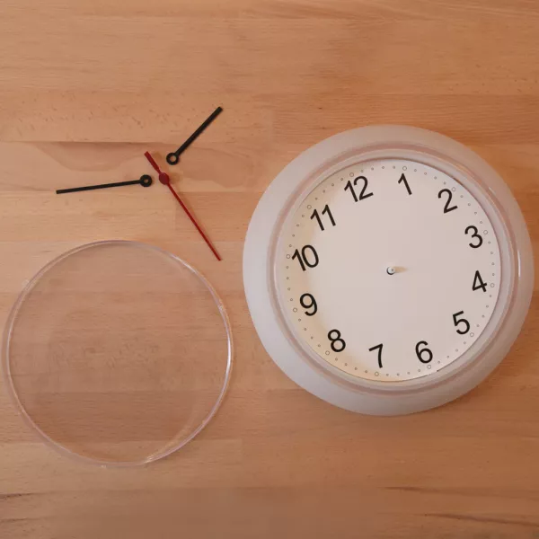 Etape 1 : démonter l’horloge