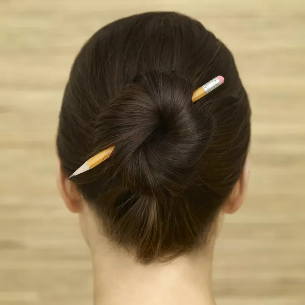 chignon avec crayon