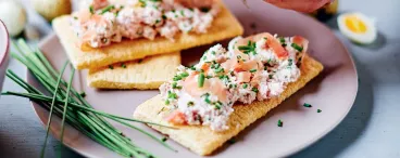 Tartines Cracotte recouvertes de jambon et fromage frais