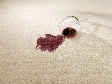 Une moquette tachée avec du vin