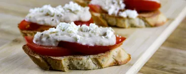 Tapas au chèvre et à la tomate