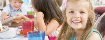 enfant qui prend son gouter