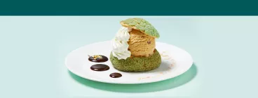 Un dessert glacé avec du matcha