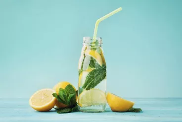 Refroidir une boisson avec... de l’essuie-tout ! Une boisson fraîche à base de citron