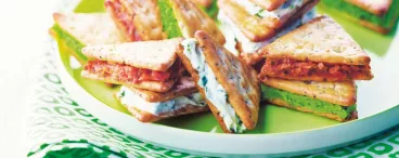 Petites pyramides chèvre, tomates et petits pois avec Belin®