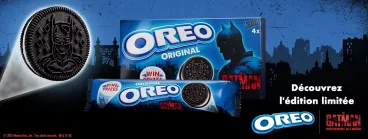 Des packs oreo sur un fond de ville aux couleurs de Batman