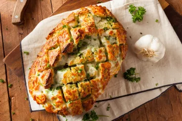 Un pull apart bread à l’ail et au fromage