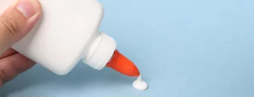 Comment enlever de la glue sur un vêtement avec Skip De la colle