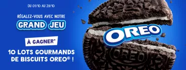 Un biscuit nu Oreo cassé en deux