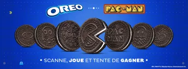 Gateau Oreo sur un fond bleu, logo oreo pac man en haut, petit pac man en arriere plan