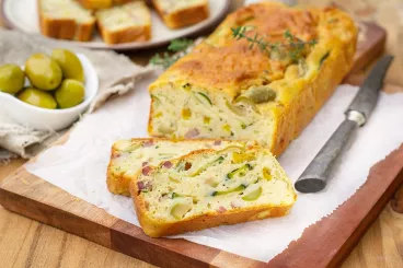 Cake salé courgettes, olives, lardons et Philadelphia 