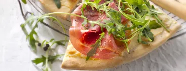 Pizza blanche au Philadelphia ® nature, jambon cru et roquette