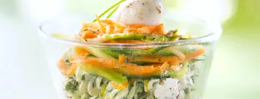 Verrines fraîcheur de Philadelphia® aux légumes crus et œuf de caille