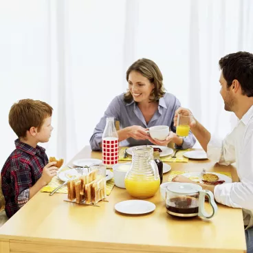 Petit déjeuner en famille dans la bonne humeur !