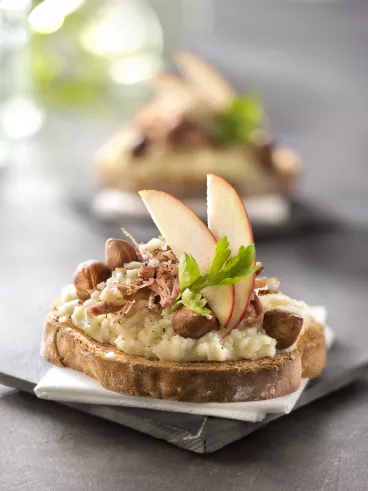 Tartine au confit de canard avec Pelletier®