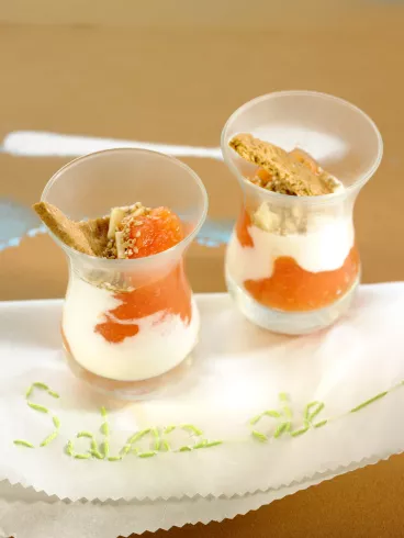Yaourt à la papaye et aux biscuits belVita Petit Déjeuner®