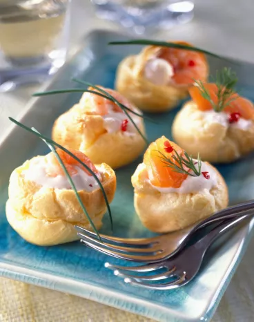 Petits choux au Philadelphia® Saumon & Aneth