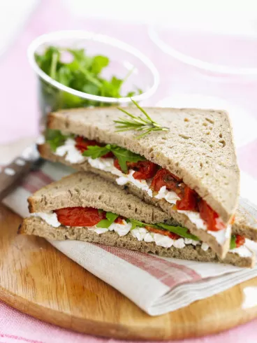 Club sandwich tomate, feta et roquette