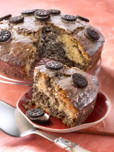 Gâteau au yaourt et aux Oréo®, glaçage au chocolat blanc