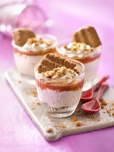 Mousse de petits-suisses aux noix caramélisées avec Bastogne® LU Mousse de petits-suisses aux noix caramélisées avec Bastogne® LU