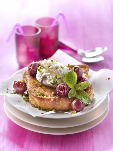 Brioche perdue, Philadelphia® Nature aux pistaches et griottes