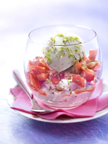 Verrines de fraises et citron vert avec Philadelphia®