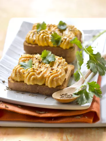 Tartine croquante à la mousse de carotte au cumin avec Heudebert®