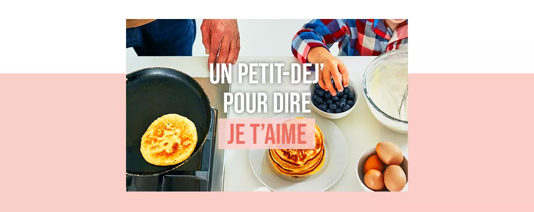 Un enfant qui cuisine avec son père