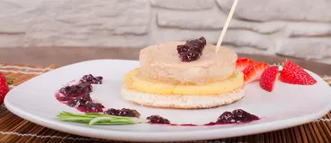 Pain perdu au foie gras, compote de rhubarbe avec Heudebert®