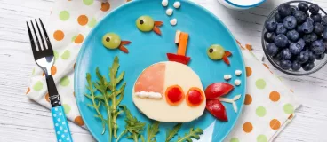 Le goût - opération découverte Des aliments en forme de sous-marin dans une assiette