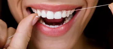 Le fil dentaire est bon pour prendre soin de vos dents et gencives