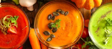 Sublimez vos légumes bio ! Une femme prépare un repas