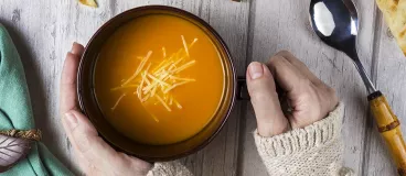 4 façons de se réchauffer cet hiver ! Un bol de soupe de légumes
