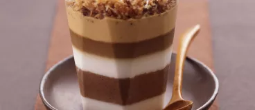 Panacotta au trois chocolats, façon crumble de délicieux biscuits Granola®