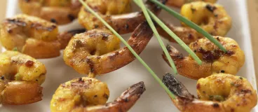 Brochettes de crevettes au curry