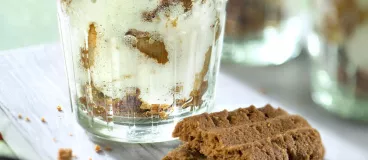 Verrines de poires aux Speculoos Bastogne® LU et chantilly