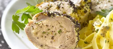 Filet mignon en croûte de Moutarde de Dijon Fine et Forte Amora ® et graines de pavot