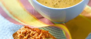 Soupe Knorr® Douceur de légumes du soleil et ses petites tartines de caviar de tomates confites