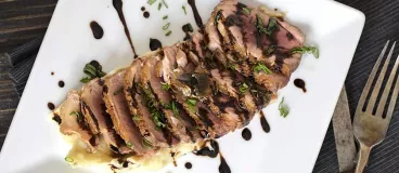 Aiguillettes de canard, persillade et vinaigre balsamique