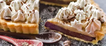 Tarte sablée au café, croquant chocolat et chantilly avec Grand’Mère®