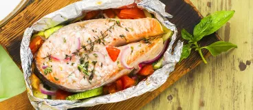 Pleins feux sur les papillotes au barbecue ! Du saumon en papillote avec Amora®