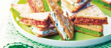 Petites pyramides chèvre, tomates et petits pois avec Belin®